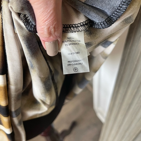 Sexy! Calvin Klein Dress. From Office to “Play”. Great wardrobe staple! - Picture 7 of 7